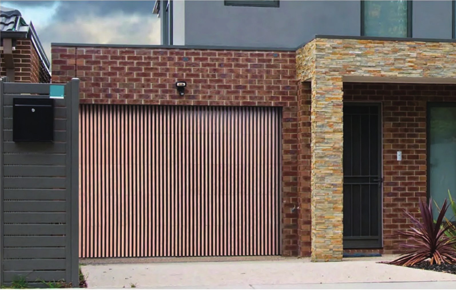 Slatted & Timber-Look garage door example 1