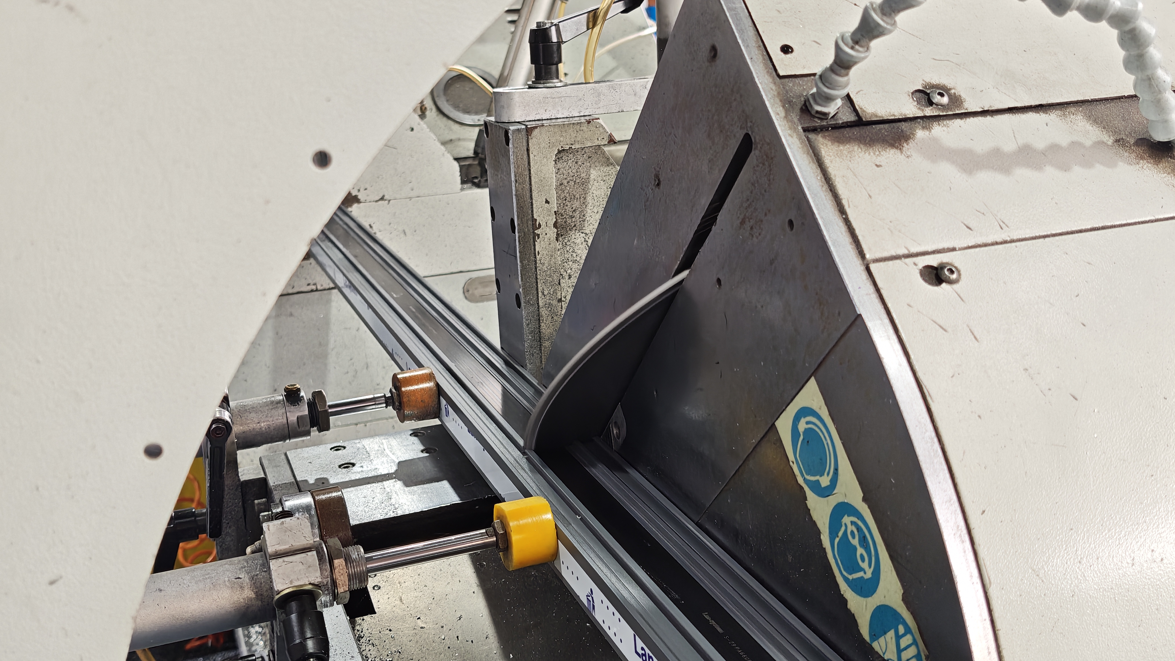 Aluminum profile cutting process